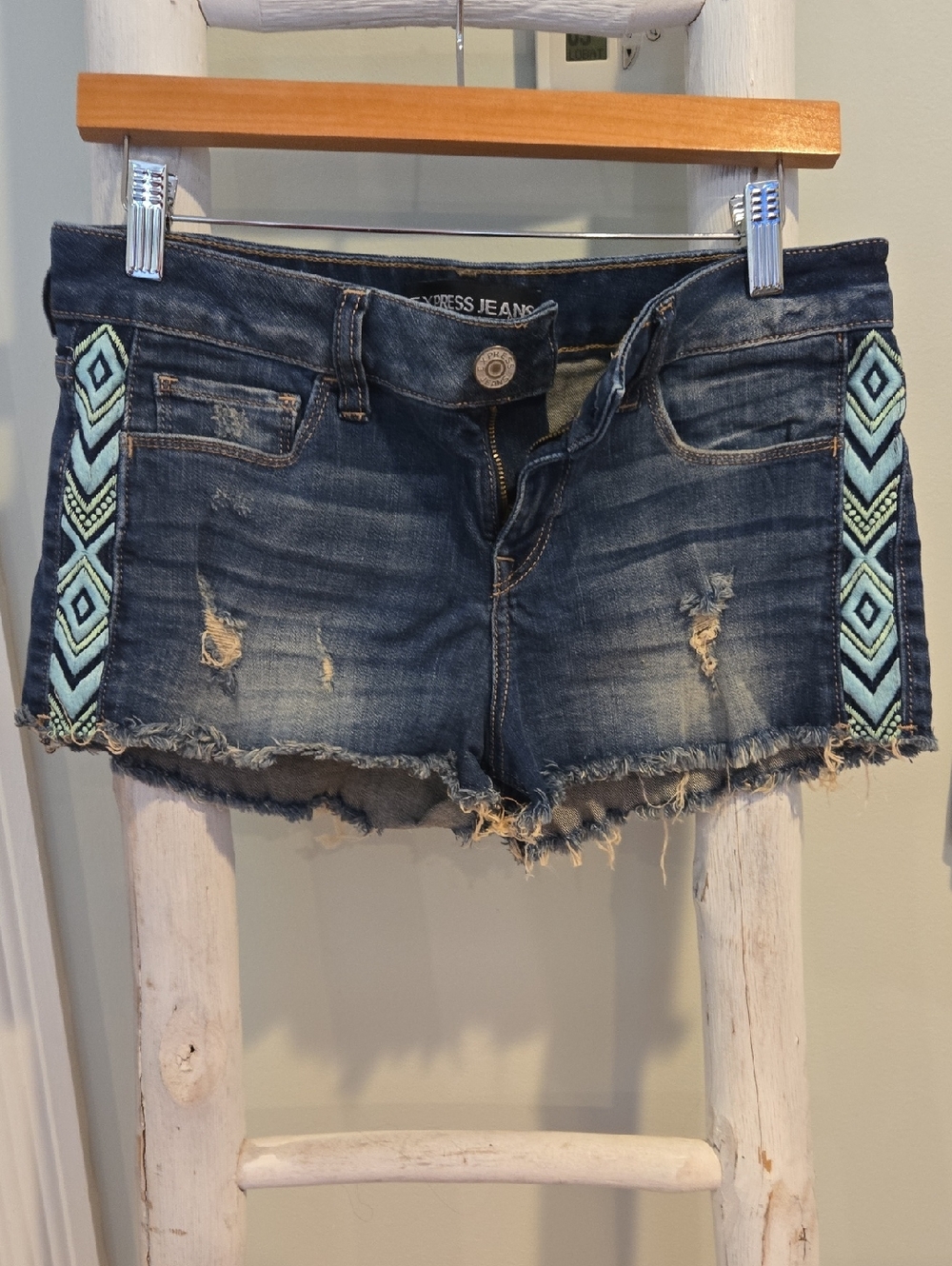Express Distressed Dark Denim Jean Shorts w/ Aqua Embroidered Side Trim  Size 6